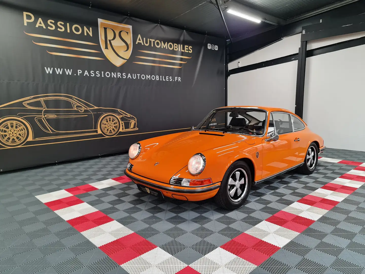Porsche 911 PORSCHE 911 2.2L S 180 CH Orange - 1