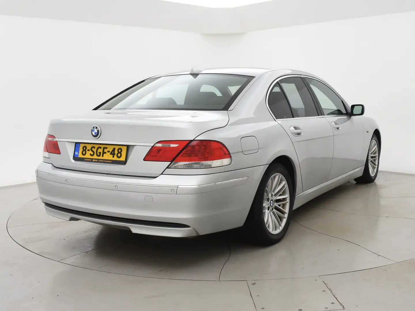 BMW 740 7-serie 740i 306 PK AUT. *YOUNGTIMER* + SOFT-CLOSE Šedá - 2