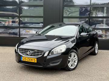 1.6 T3 Momentum Clima Navi Aut.