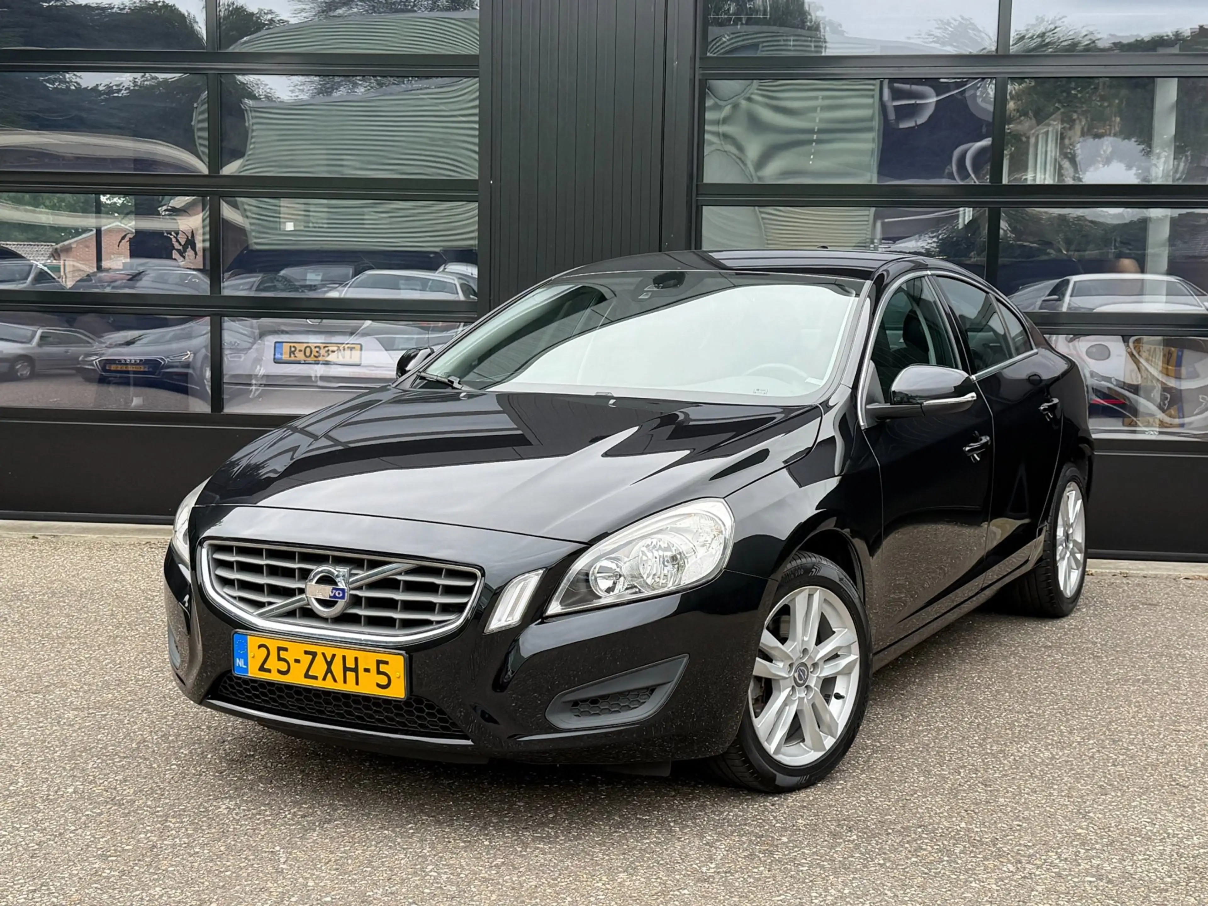 Volvo S60 1.6 T3 Momentum Clima Navi Aut.