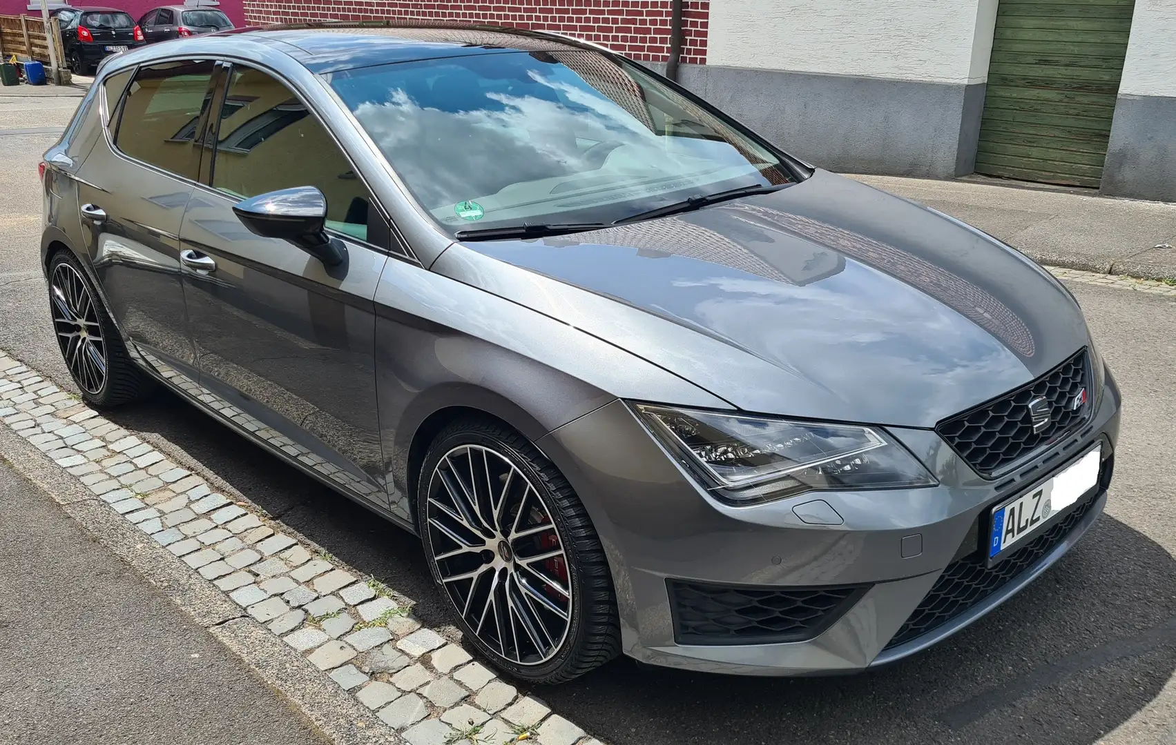 SEAT Leon Leon  5-Türer 2.0 TSI Start Grau - 2