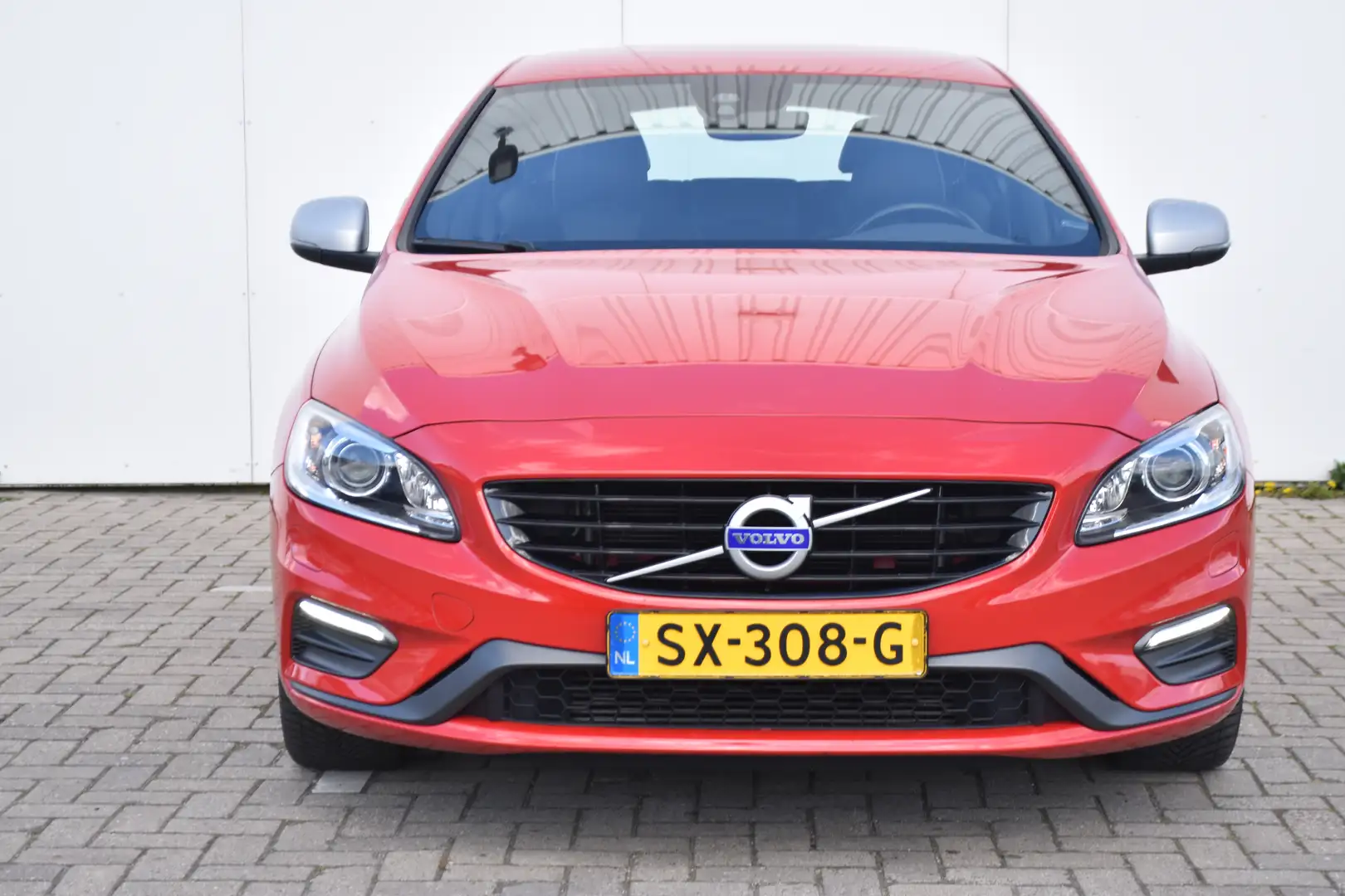 Volvo V60 T4 190PK R-Design | Trekhaak | PassionRed | Standk Rood - 2