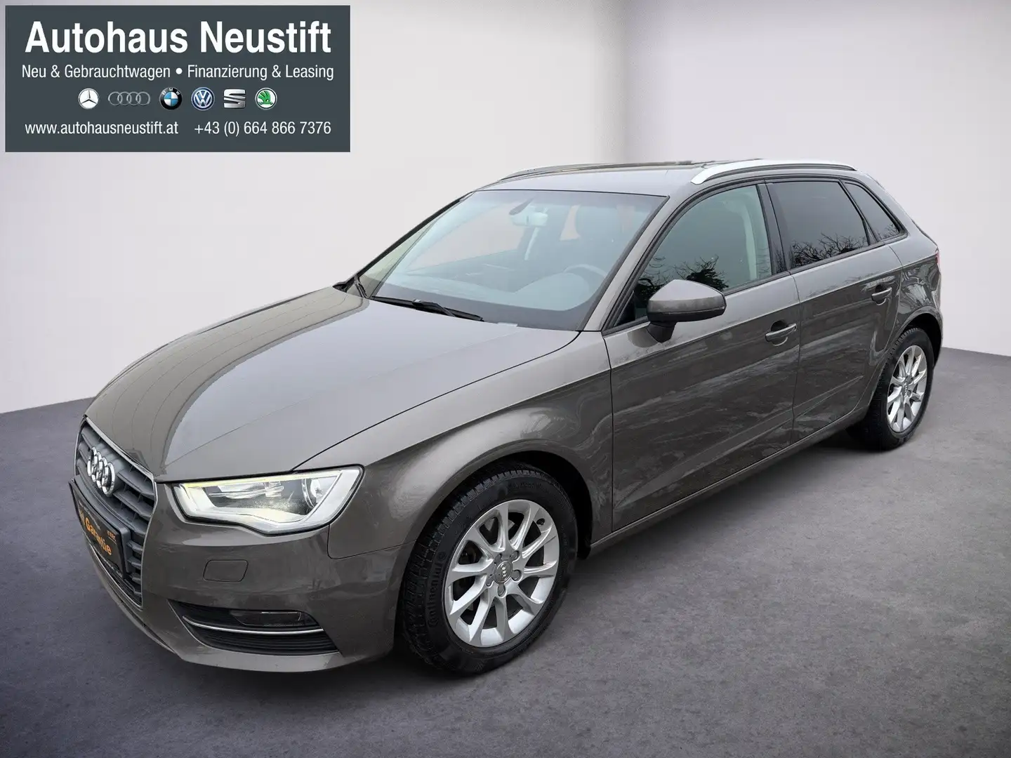 Audi A3 Sportback 1.6 TDI Attraction Grau - 1