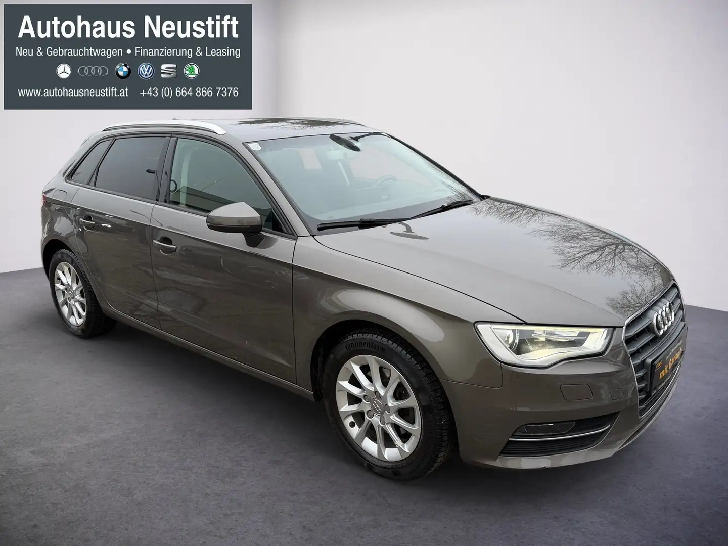 Audi A3 Sportback 1.6 TDI Attraction Grau - 2