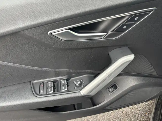 Audi Q2 view 13