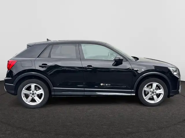 Audi Q2 view 7