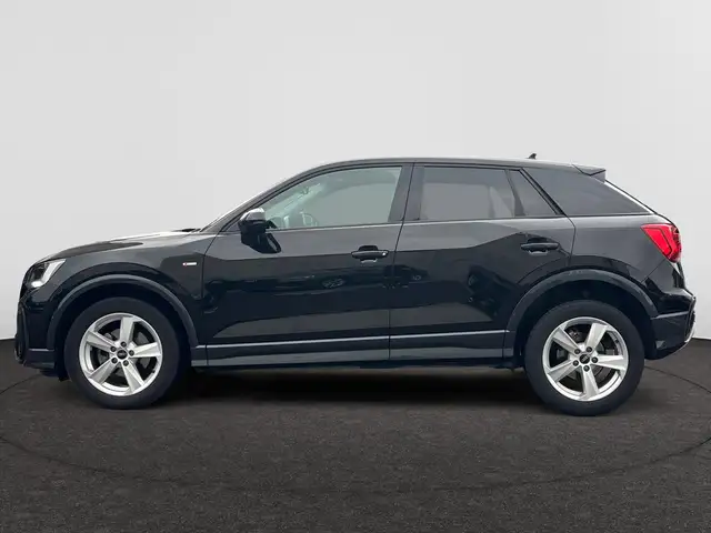 Audi Q2 view 8