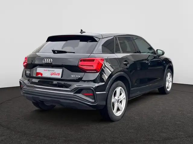 Audi Q2 view 5