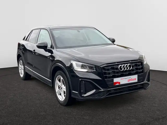Audi Q2 view 4