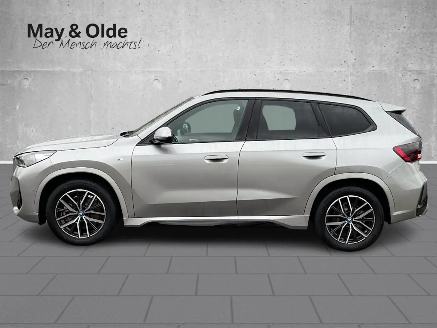 BMW iX1 30 xDrive M Sport HUD Navi Leder H/K 360 Kamera LE Silber - 2
