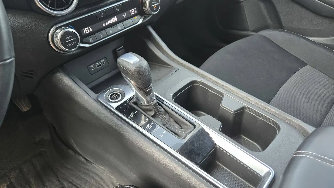 Nissan Sentra снимка Nissan Sentra