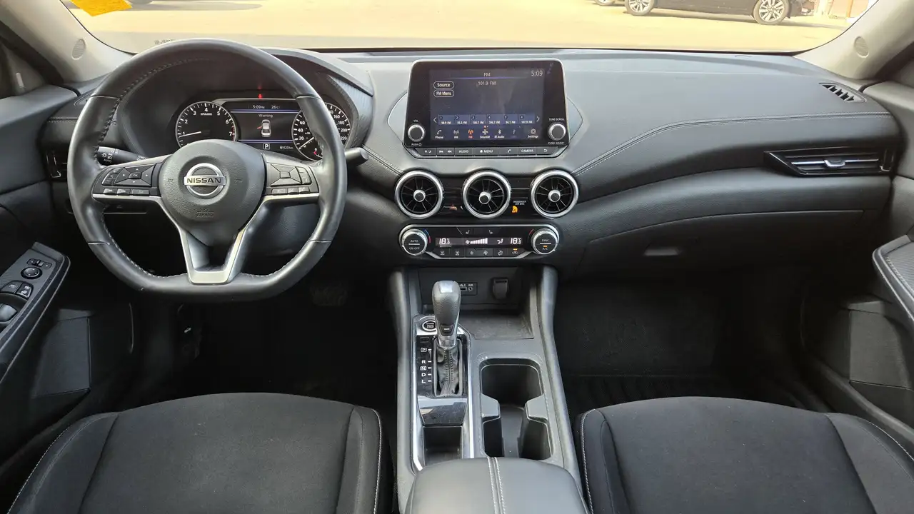 Nissan Sentra снимка Nissan Sentra