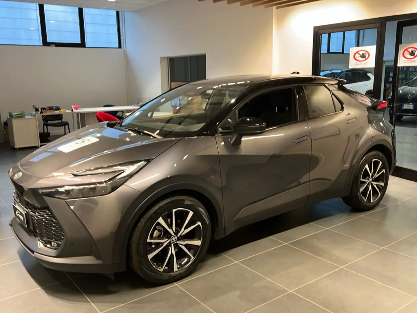 Toyota C-HR C-HR 1.8 HV Trend Gris - 1