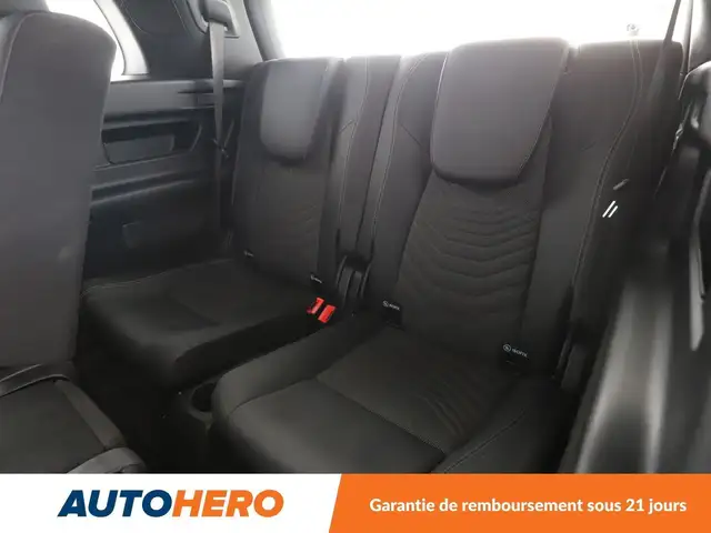 Mercedes-Benz Eqb view 19