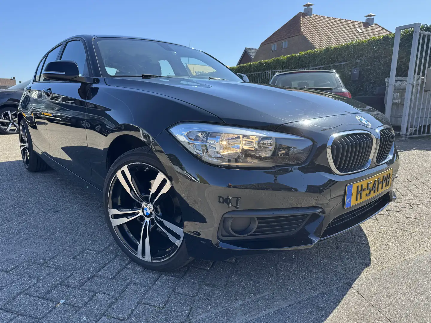 BMW 116 1-serie 116i Essential FACELIFT 141000 KM Zwart - 1