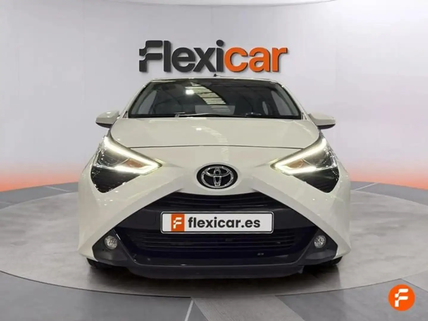 Toyota Aygo 70 x-play Weiß - 2