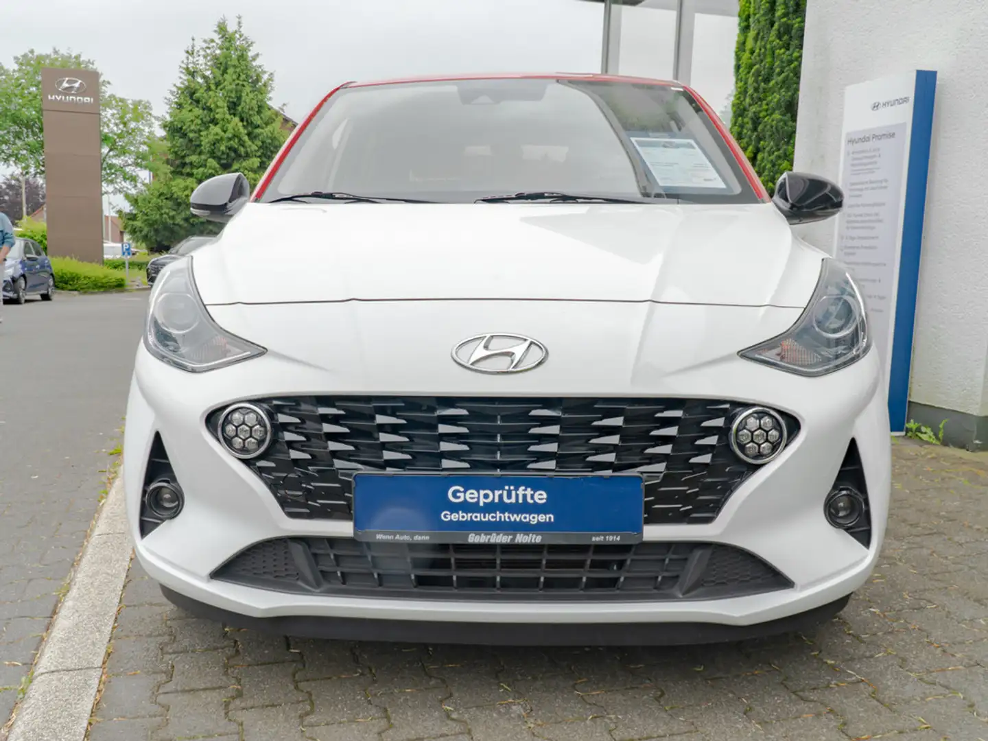 Hyundai i10 1.0 Style KLIMAAUTOMATIK PDC SITZHEIZUNG Bílá - 2