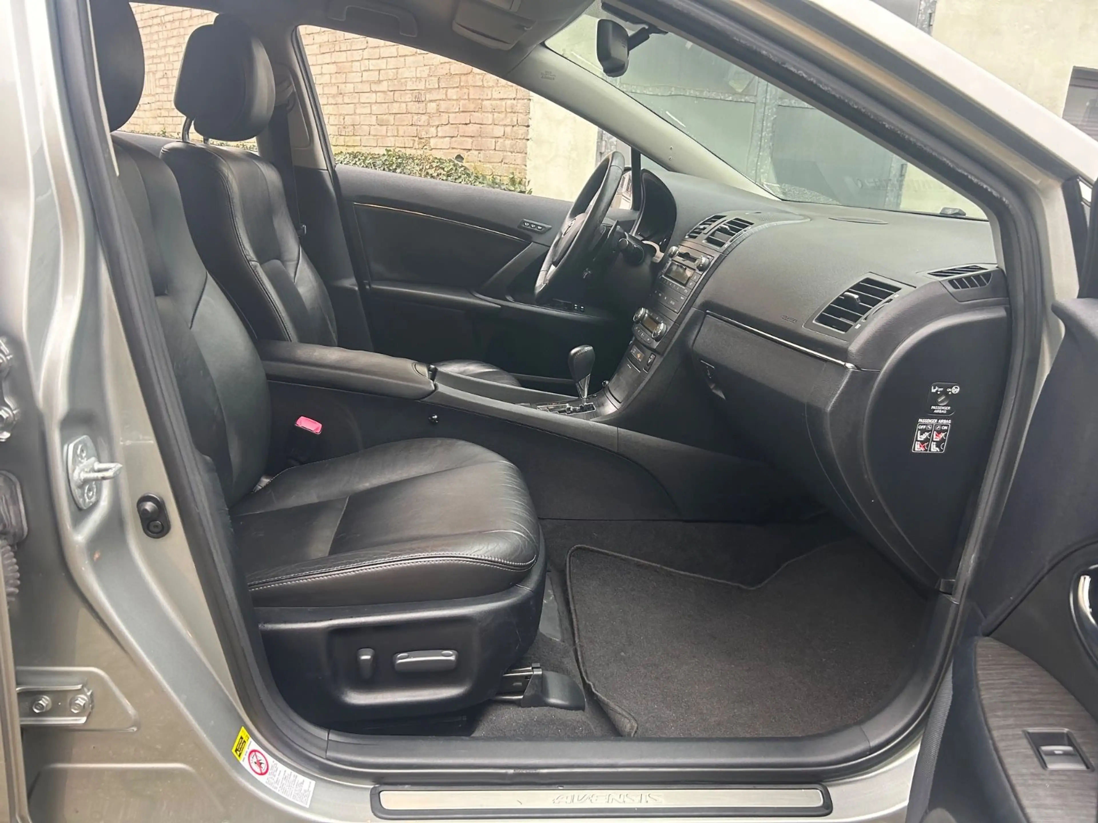 Toyota Avensis Combi 2.2 D-4D AUTOMATIK, *TÜV NEU* — photo 13