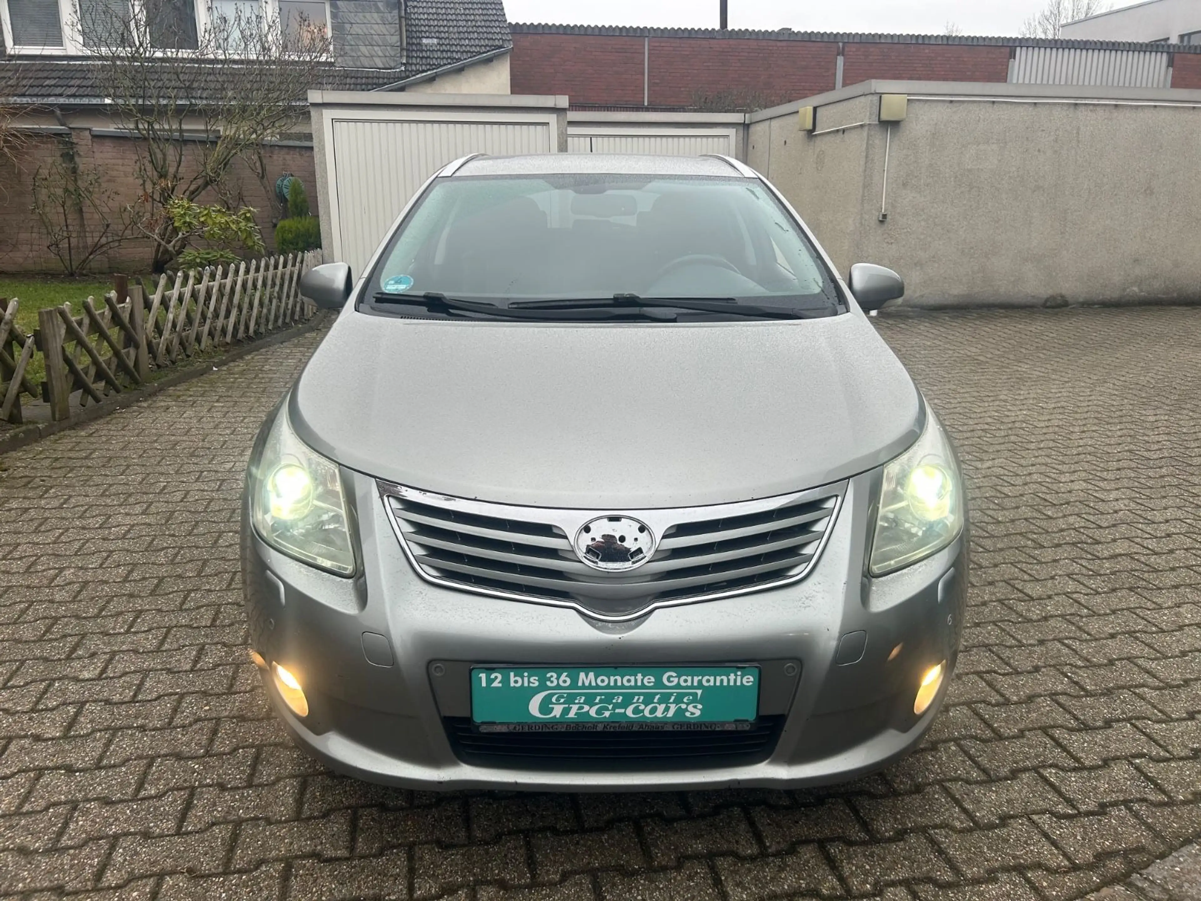 Toyota Avensis Combi 2.2 D-4D AUTOMATIK, *TÜV NEU* — photo 2