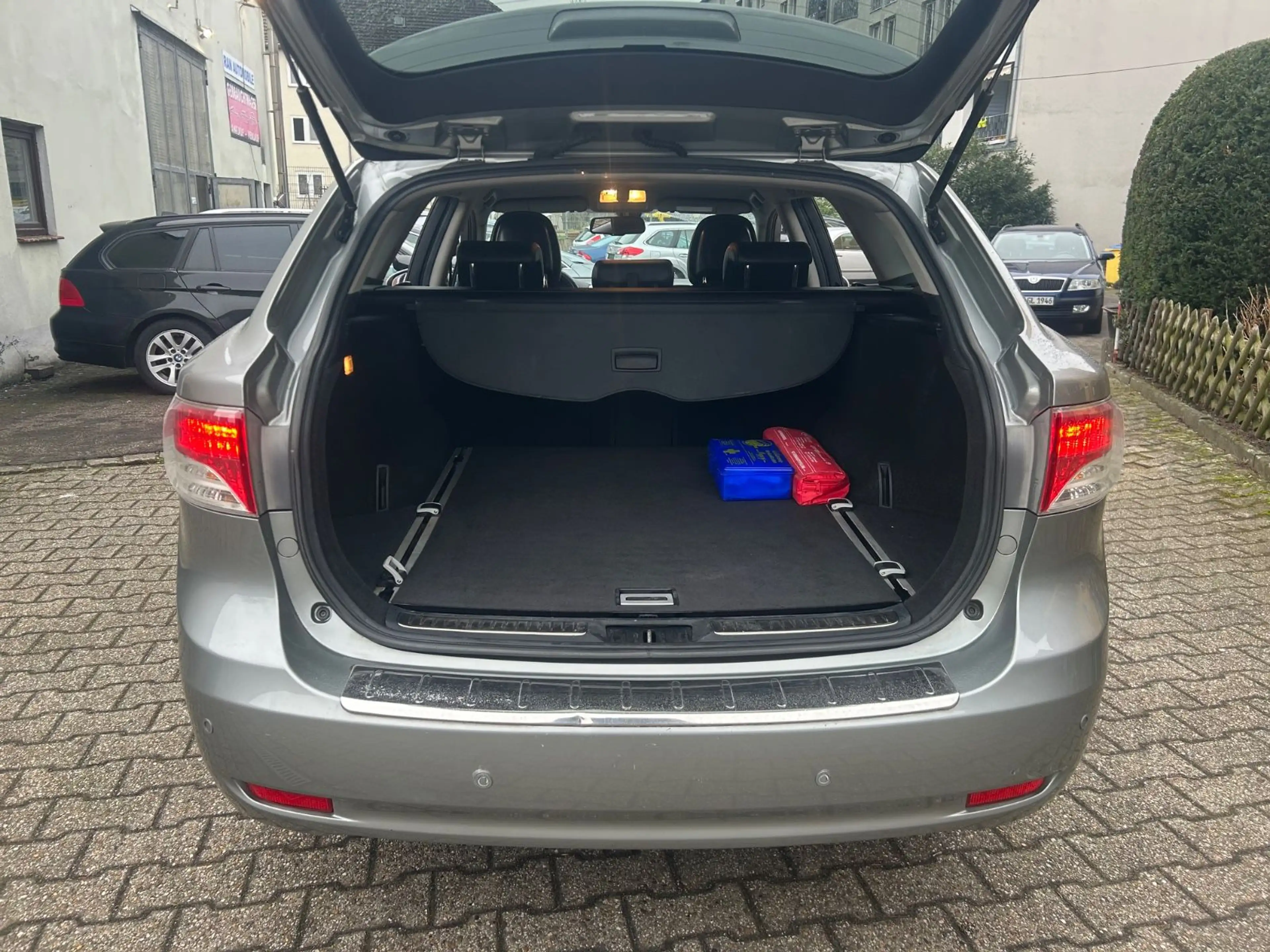 Toyota Avensis Combi 2.2 D-4D AUTOMATIK, *TÜV NEU* — photo 7