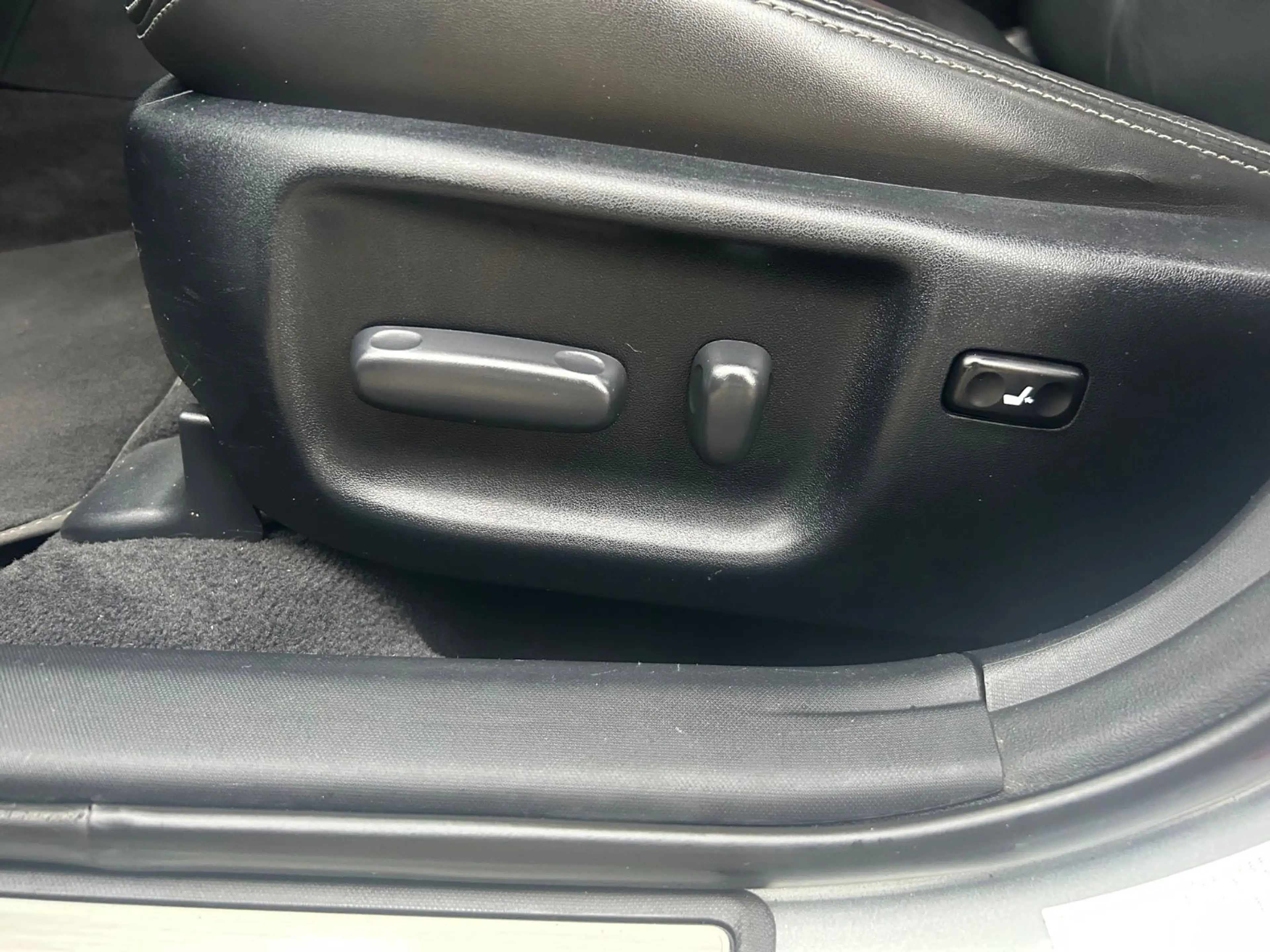 Toyota Avensis Combi 2.2 D-4D AUTOMATIK, *TÜV NEU* — photo 10