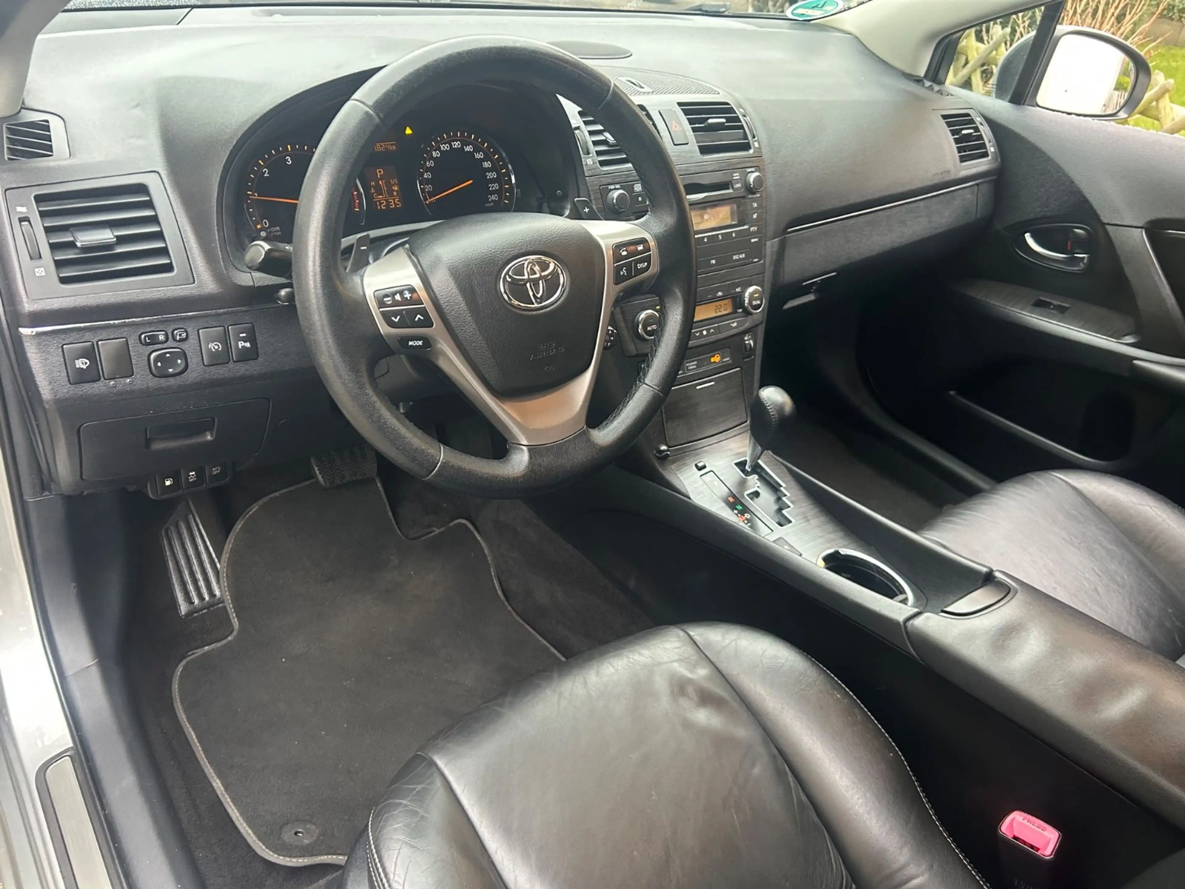 Toyota Avensis Combi 2.2 D-4D AUTOMATIK, *TÜV NEU* — photo 11
