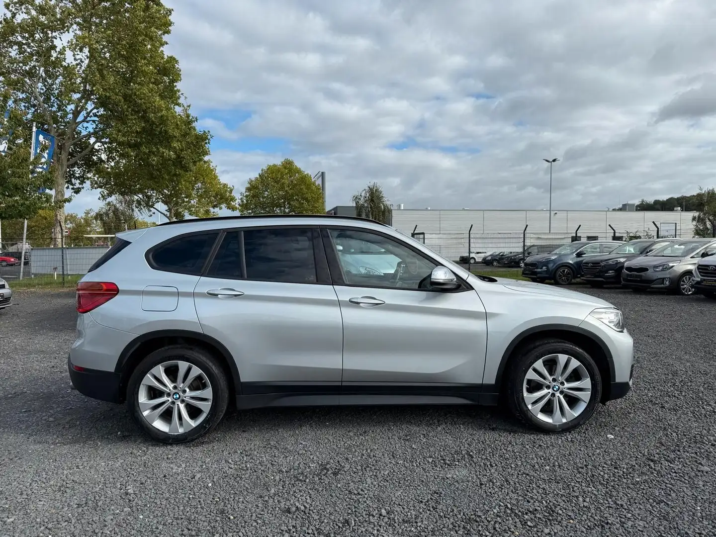 BMW X1 Baureihe X1 xDrive 18 d Advantage/PANOPRAMA Silber - 1