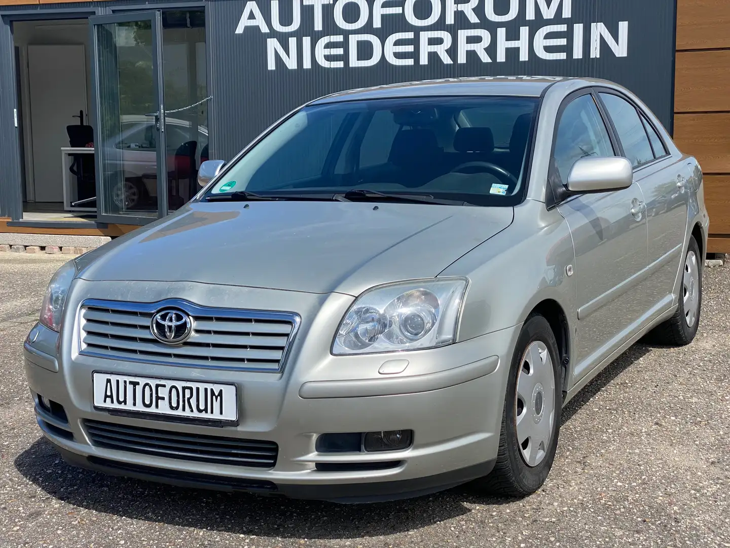 Toyota Avensis 1.8 Executive Liftback XENON* RENTNERHAND* Argintiu - 1