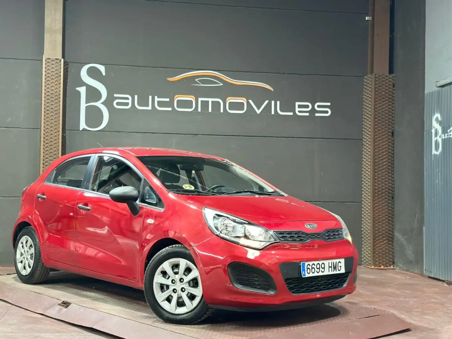 Kia Rio 1.1CRDi Concept Rojo - 1