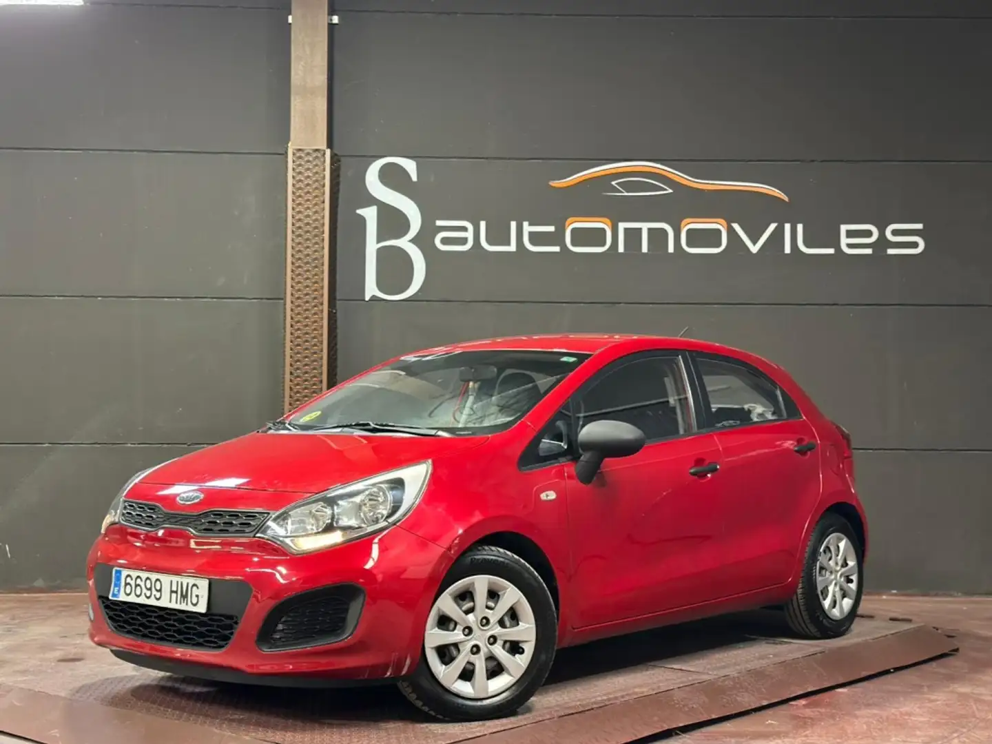 Kia Rio 1.1CRDi Concept Rojo - 2