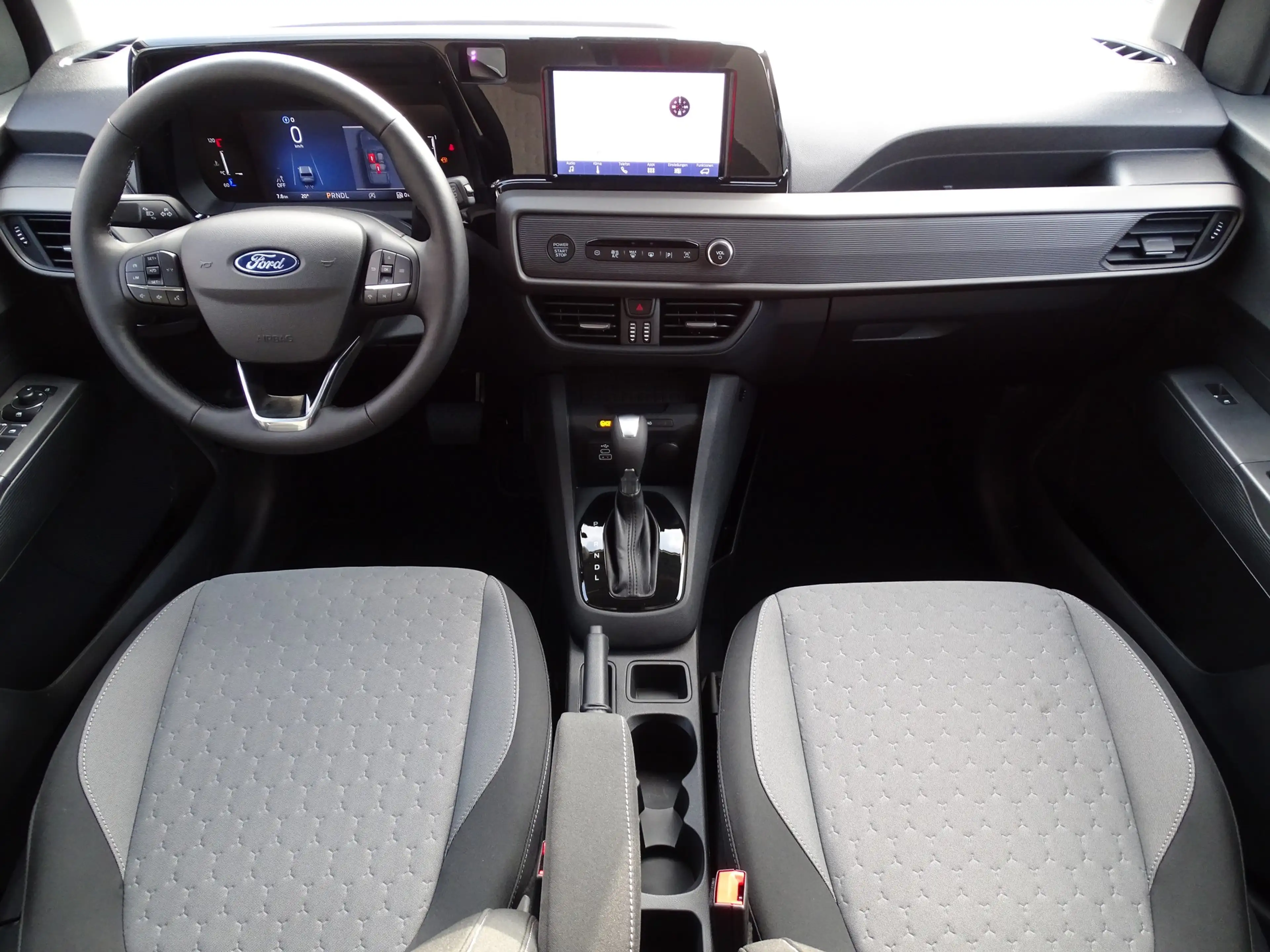Ford Tourneo Courier Titanium 1.0 EB Aut. Kamera Tempom — photo 10
