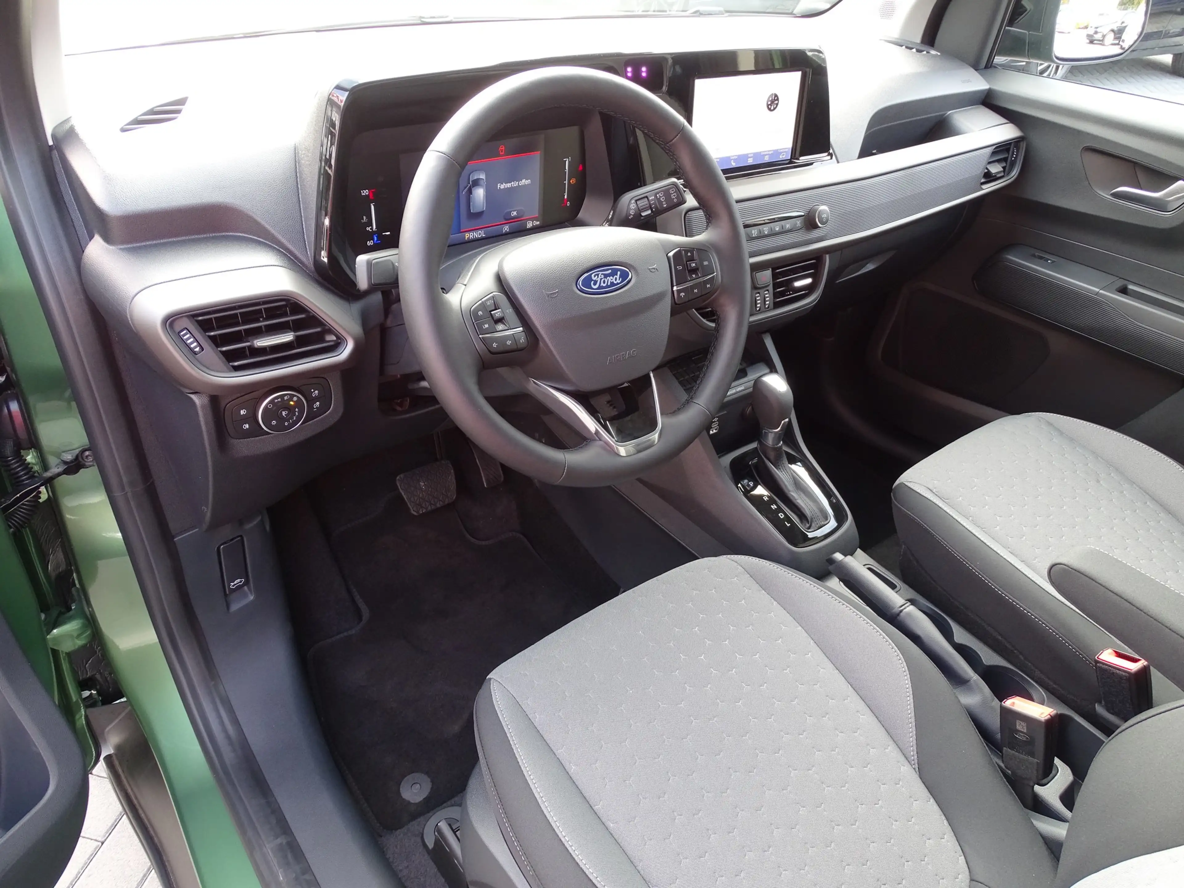 Ford Tourneo Courier Titanium 1.0 EB Aut. Kamera Tempom — photo 9