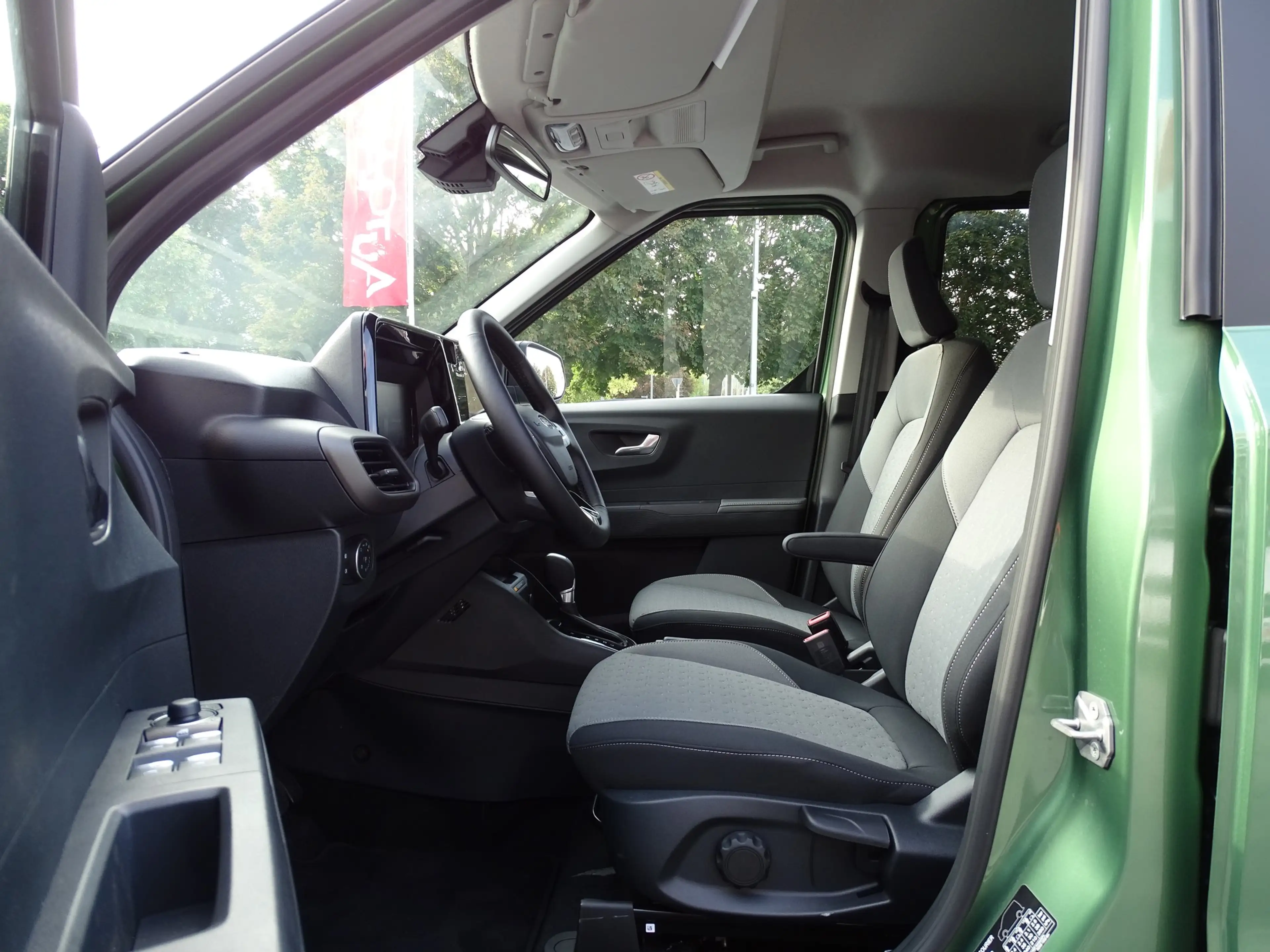 Ford Tourneo Courier Titanium 1.0 EB Aut. Kamera Tempom — photo 8