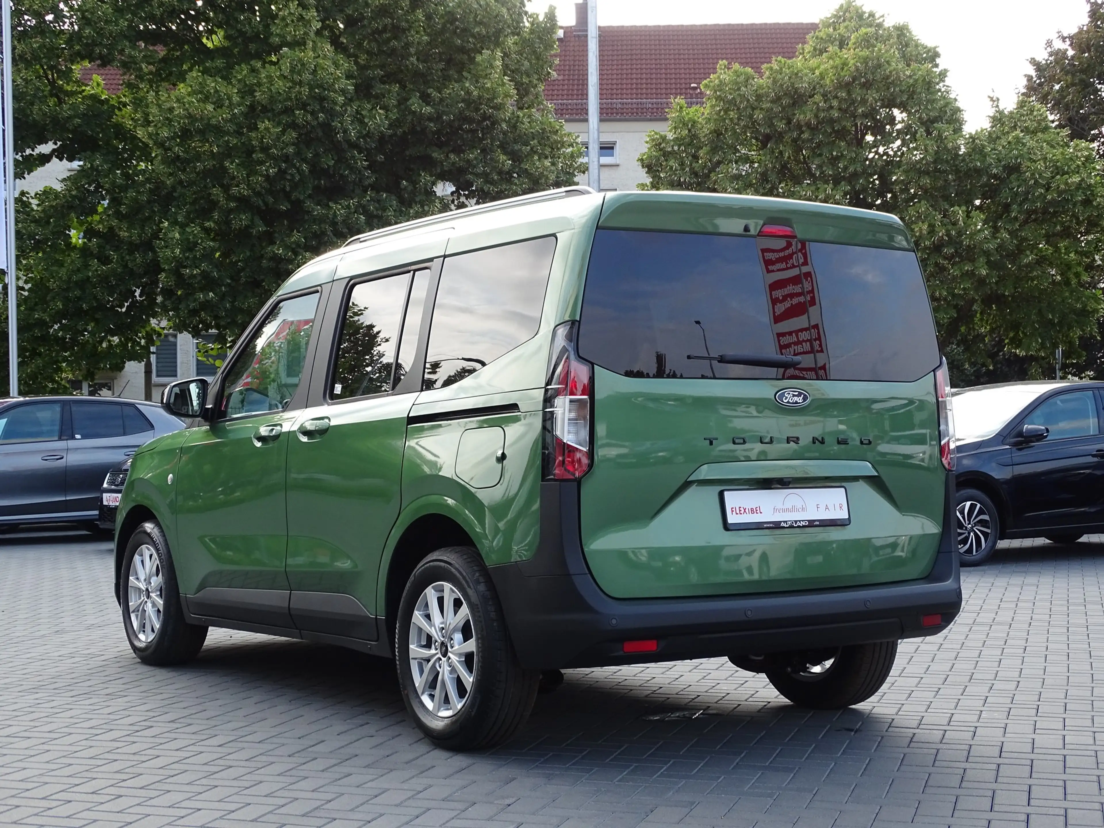 Ford Tourneo Courier Titanium 1.0 EB Aut. Kamera Tempom — photo 3