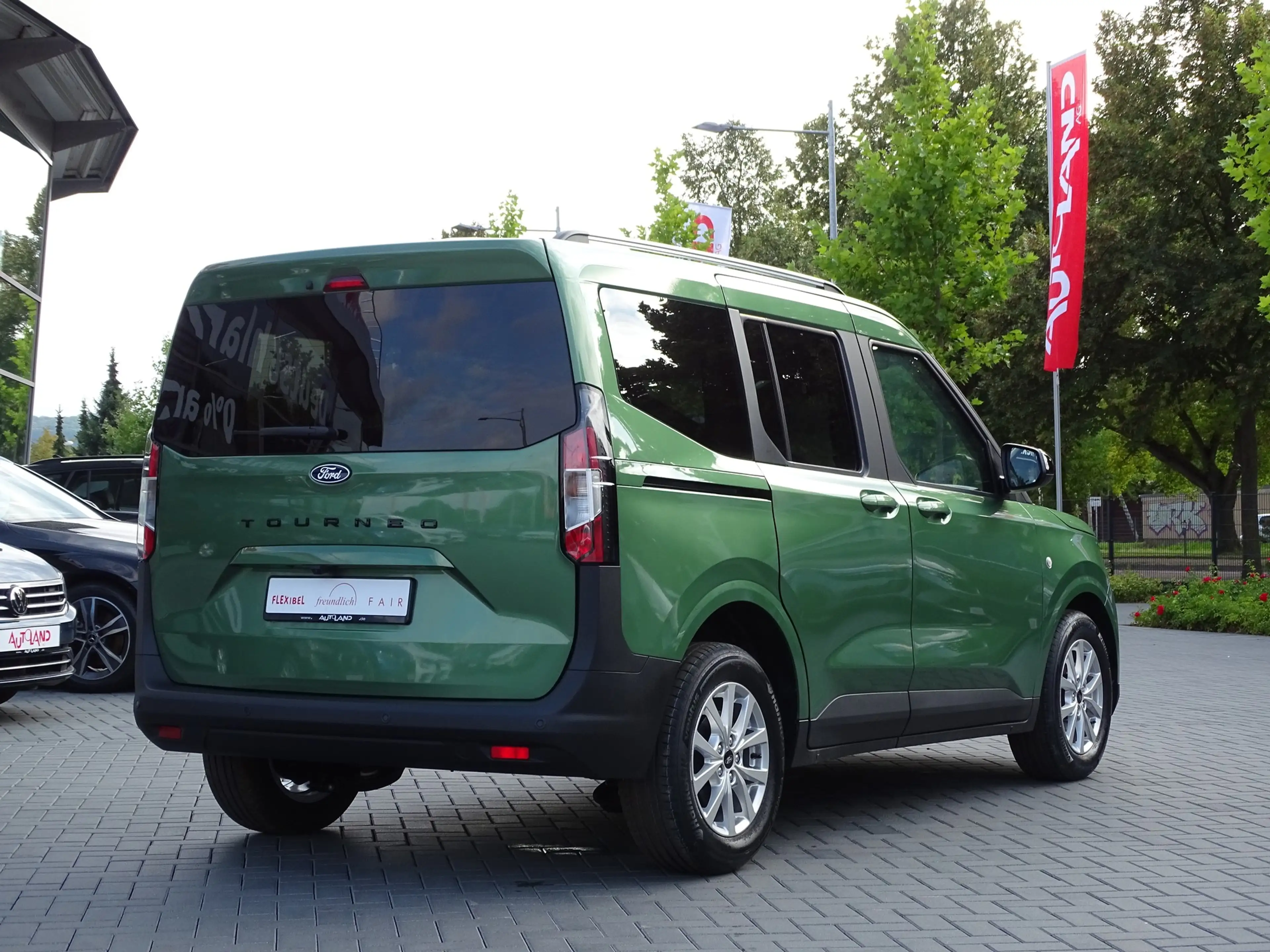 Ford Tourneo Courier Titanium 1.0 EB Aut. Kamera Tempom — photo 5