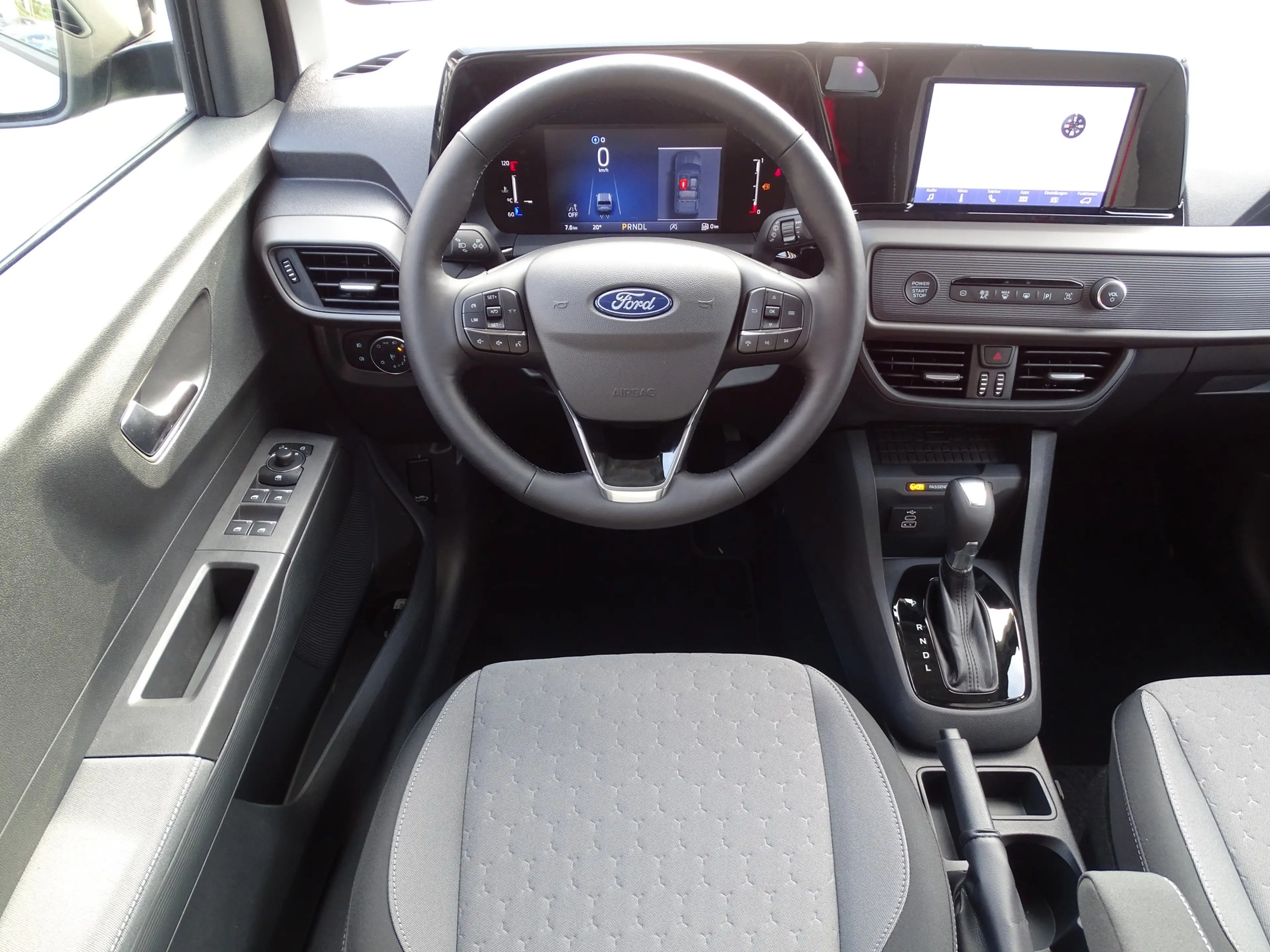 Ford Tourneo Courier Titanium 1.0 EB Aut. Kamera Tempom — photo 11