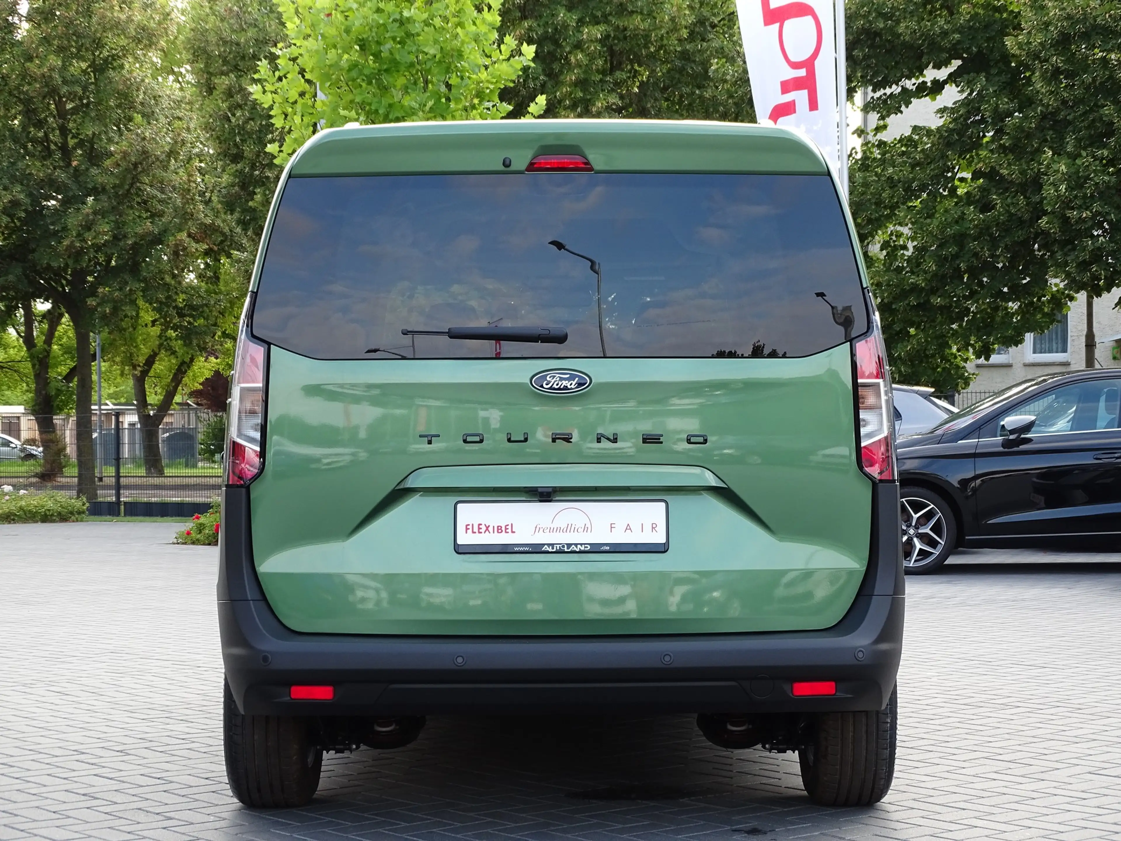 Ford Tourneo Courier Titanium 1.0 EB Aut. Kamera Tempom — photo 4