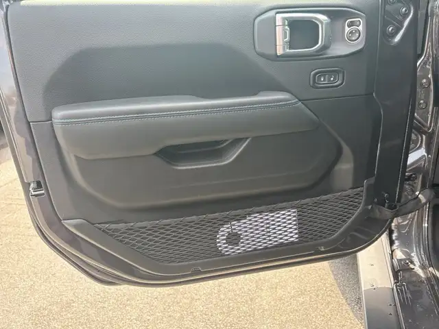 Jeep Wrangler view 11