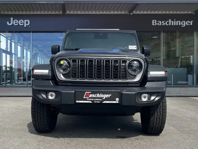Jeep Wrangler view 3