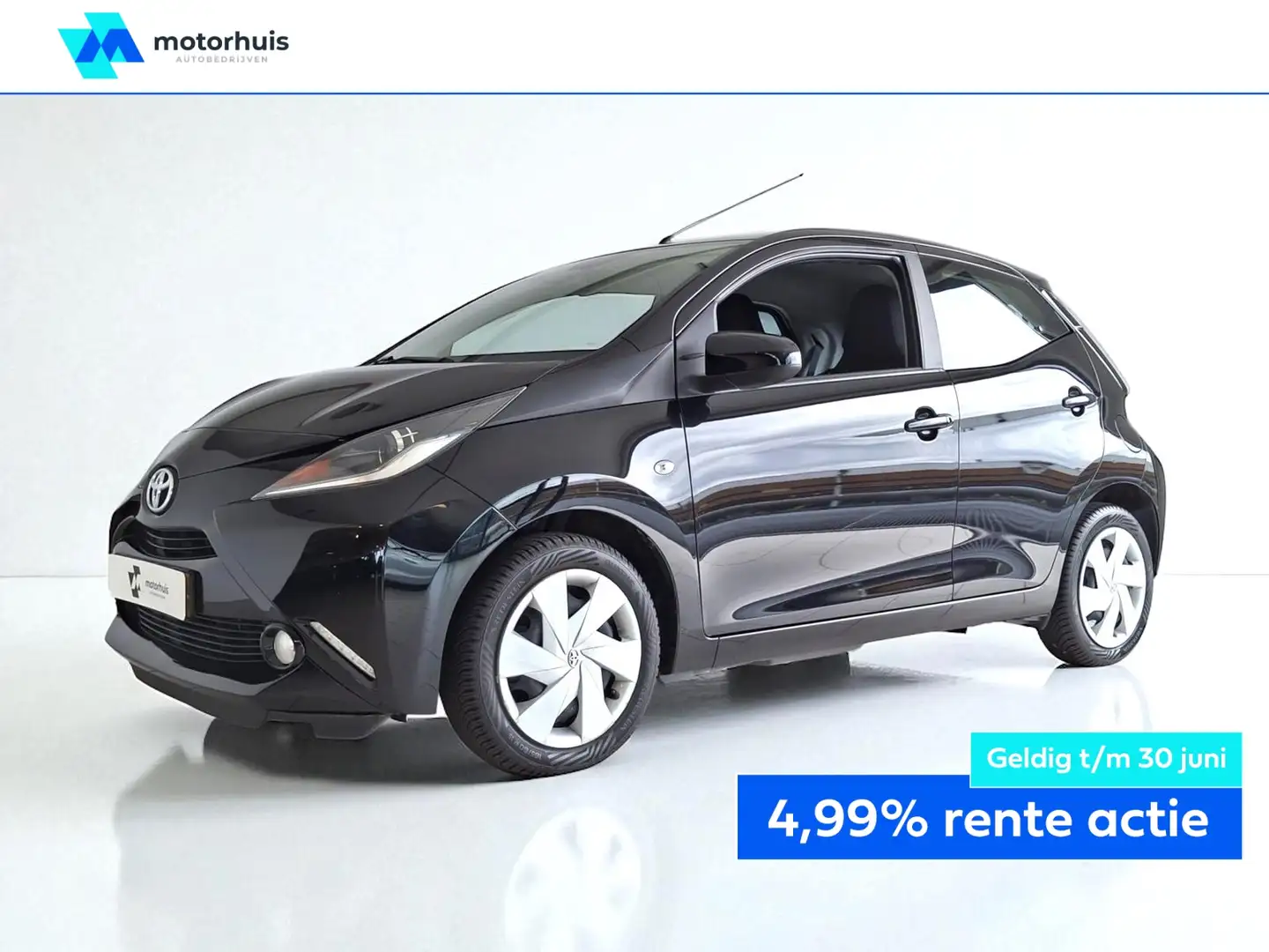 Toyota Aygo 1.0 VVT-i 69pk 5D x-play CAMERA NAVI Zwart - 1