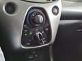 Toyota Aygo 1.0 VVT-i 69pk 5D x-play CAMERA NAVI Zwart - thumbnail 23