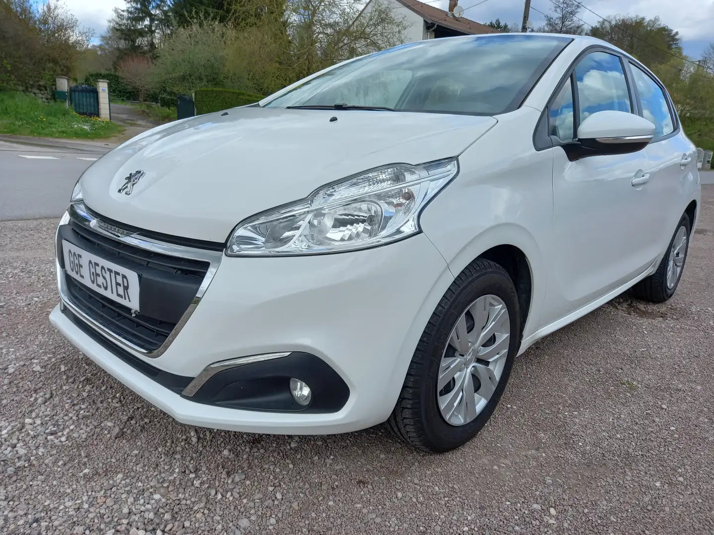 Peugeot 208 1.5 BLUEHDI 100 PREMIUM PACK GPS 2 PLACES 58779 km Weiß - 1