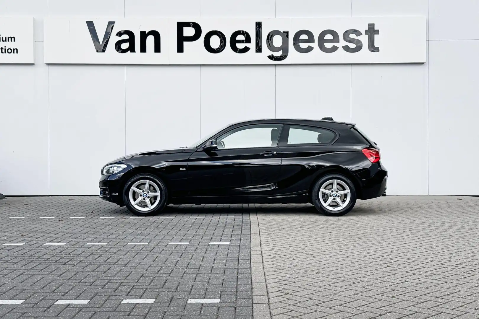 BMW 120 1 Serie 120i Executive Zwart - 2