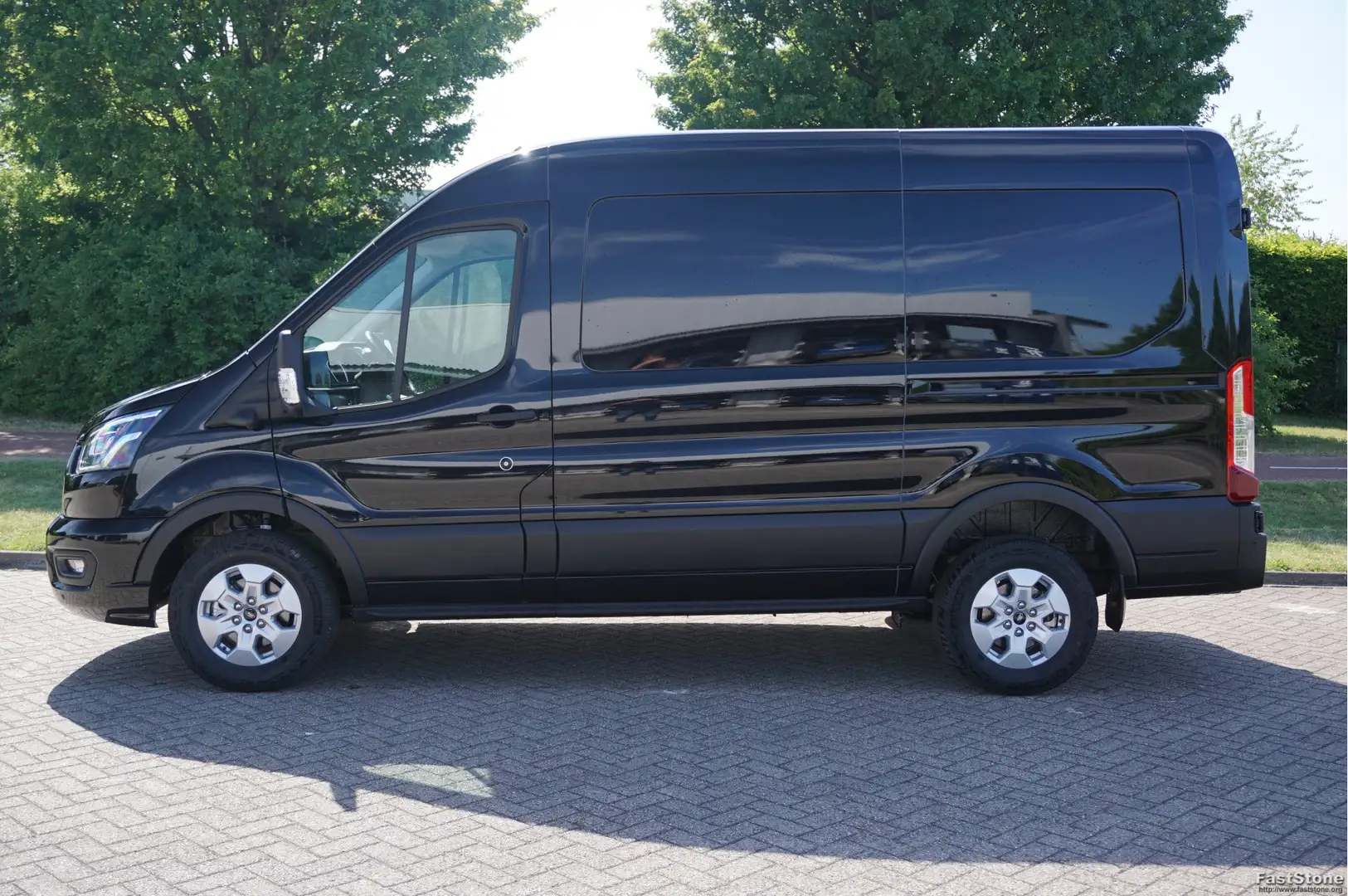 Ford Transit 350M L2H2 Limited AUT-8 165PK BPM VRIJ Navi, Adap. Zwart - 2
