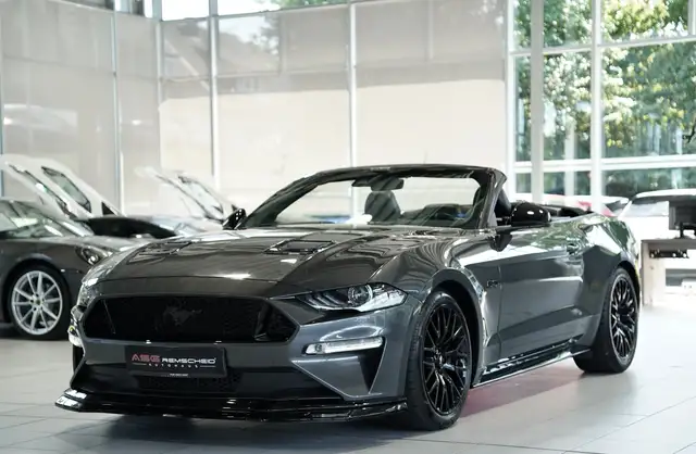 Ford Mustang view 4