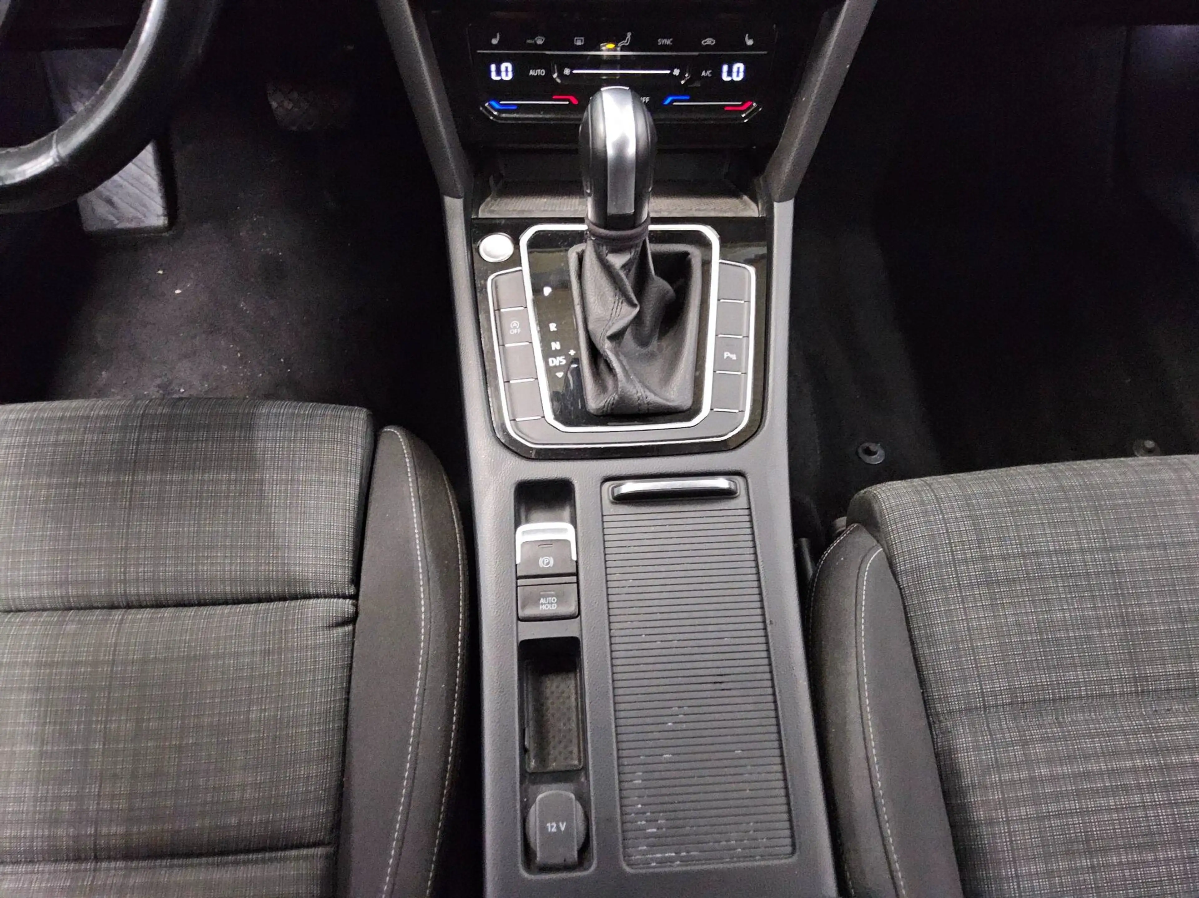 Volkswagen Passat Variant — photo 6