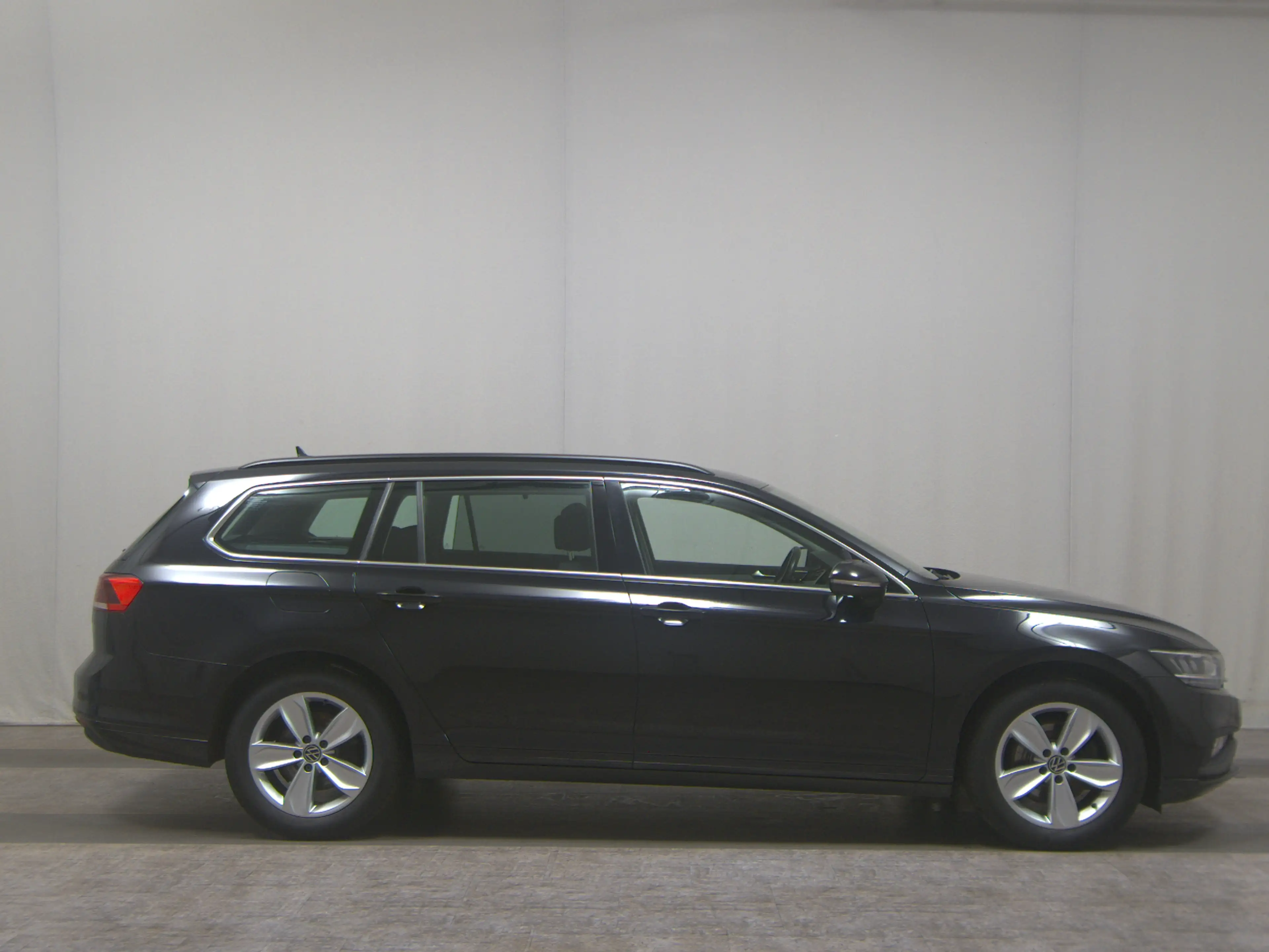 Volkswagen Passat Variant — photo 14