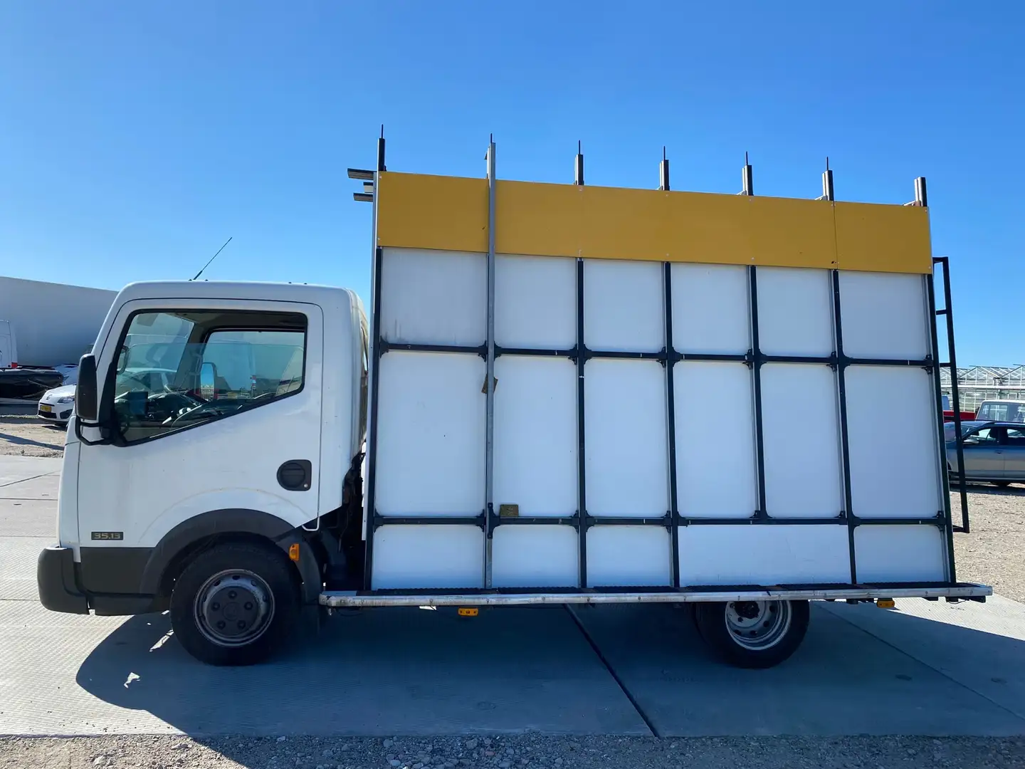 Nissan Cabstar E 2010 * 130.35 2.5 dCi 290 * Glaswagen * APK * - 2