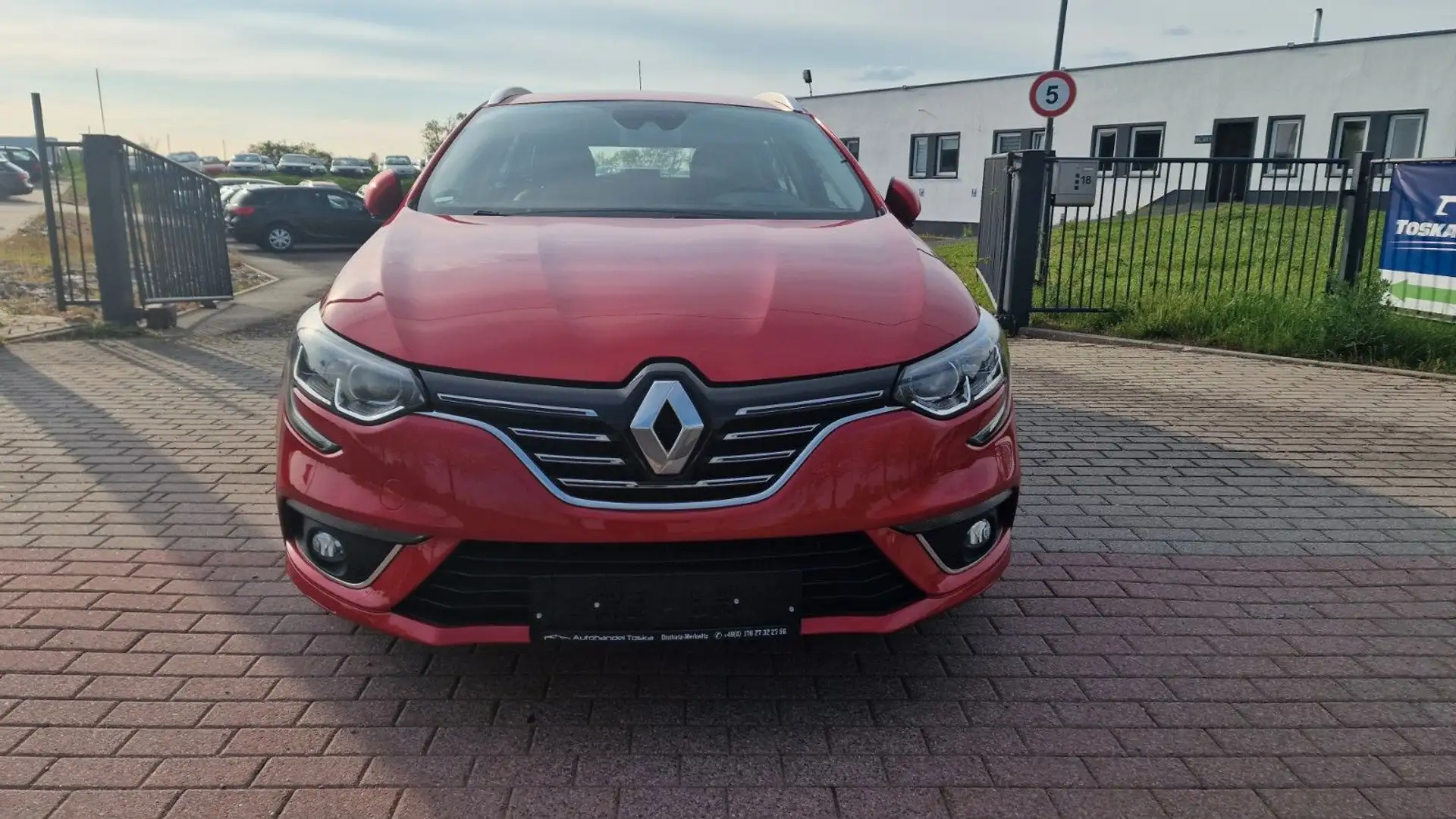 Renault Megane IV Grandtour Intens 1.2 - TÜV/ AU NEU Rot - 2