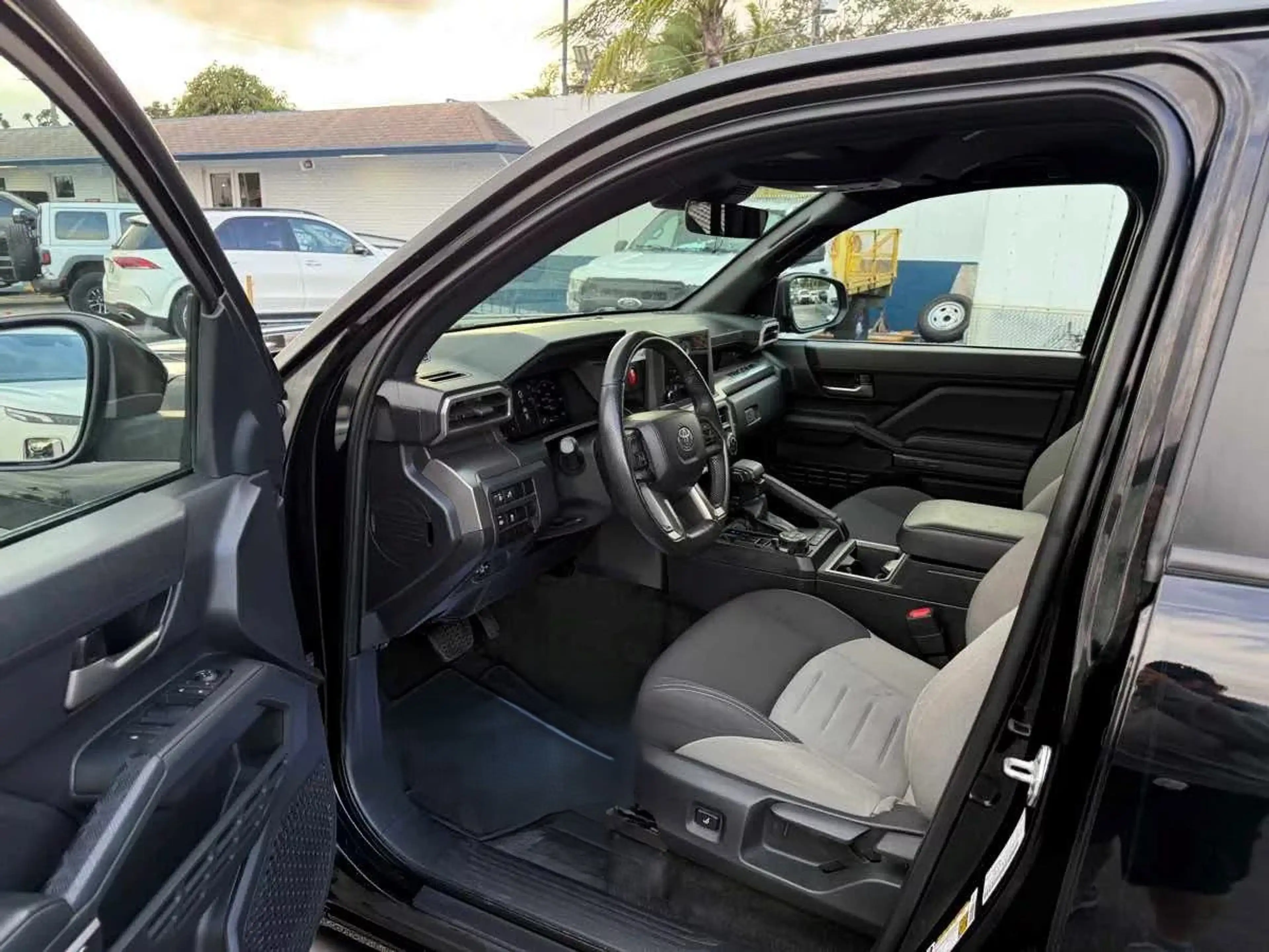 Toyota Tacoma a 4WD TRD Off Road Double Cab 5' Bed AT — photo 12